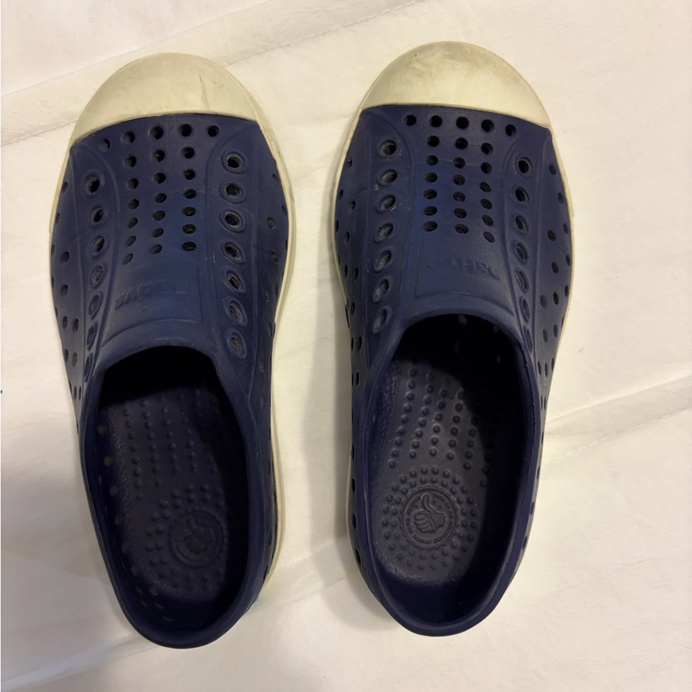 Native Kids Water Shoes - Navy and Cream